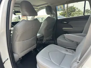 Toyota Highlander XLE AWD 2023 White