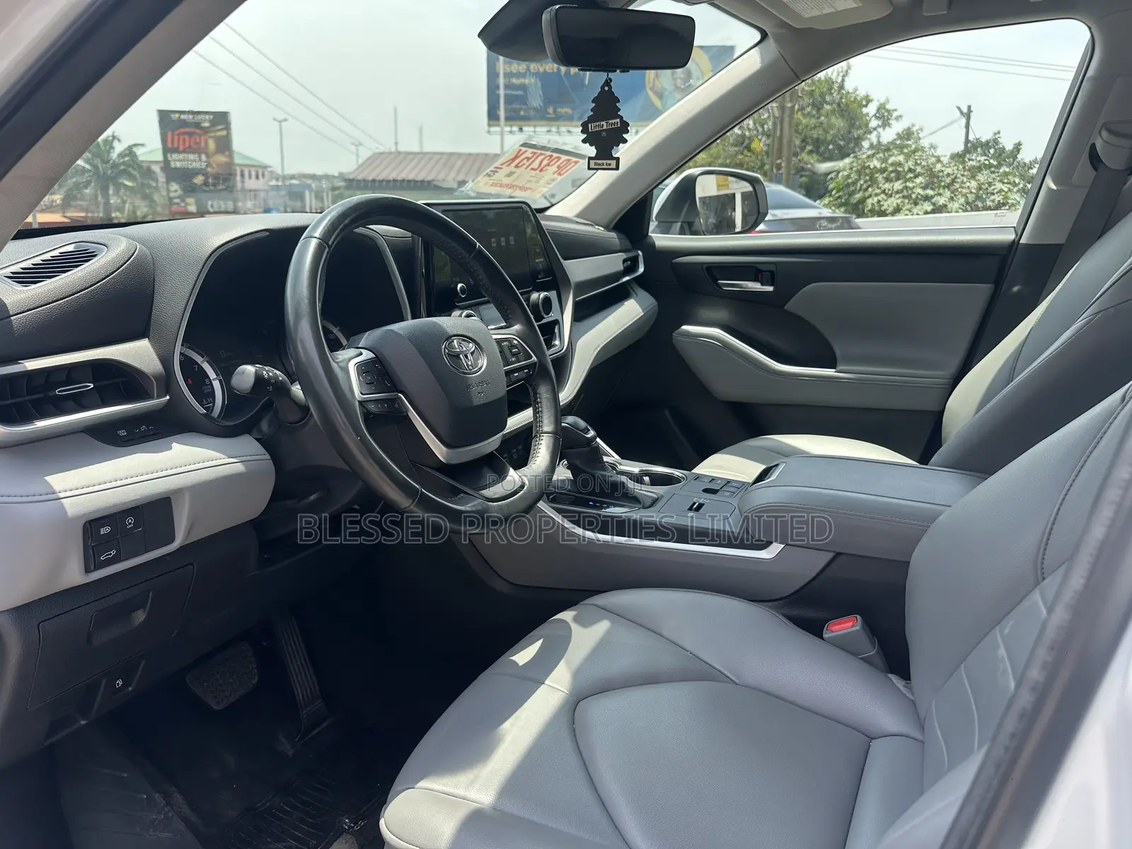 Toyota Highlander XLE AWD 2023 White