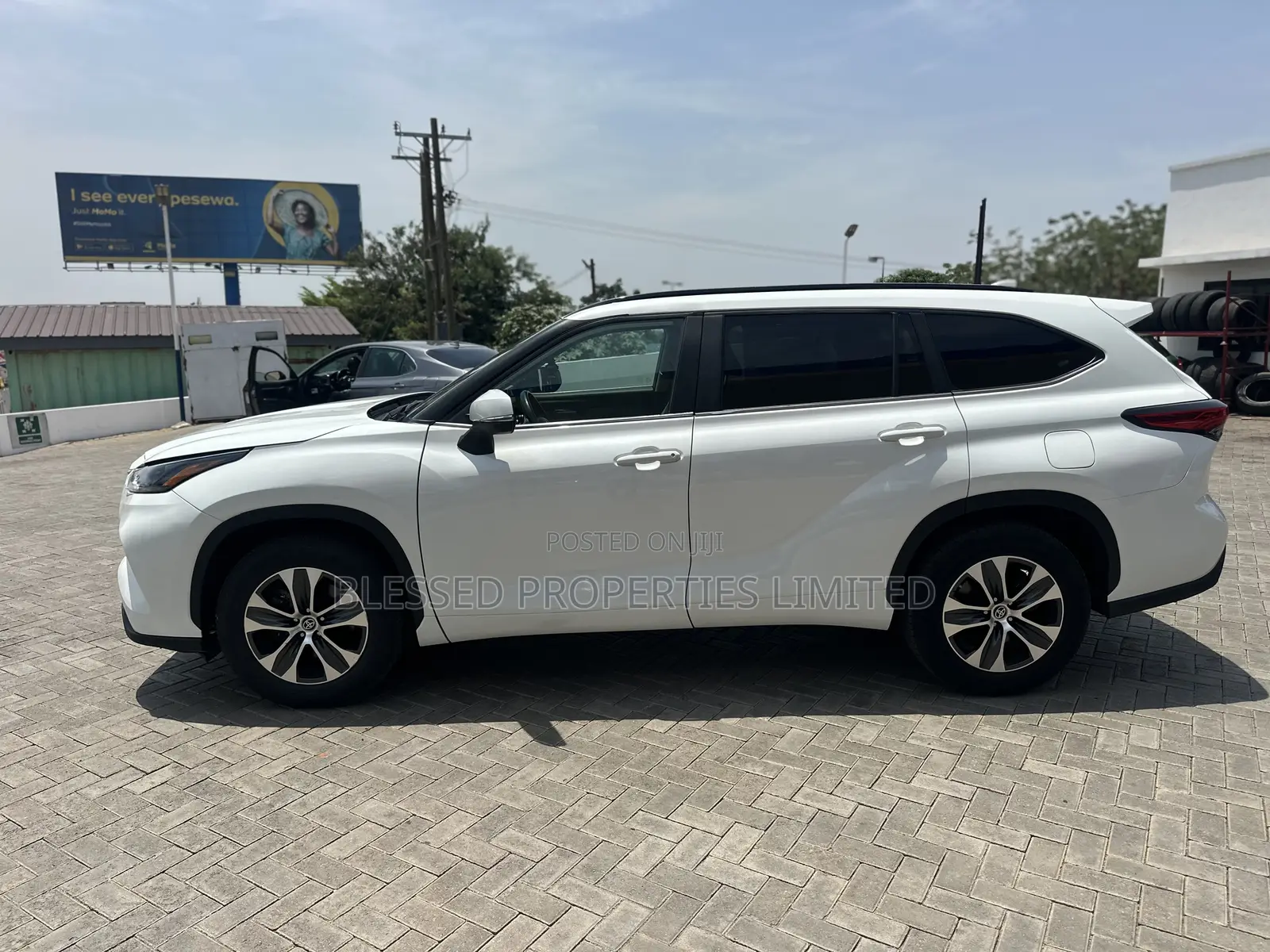 Toyota Highlander XLE AWD 2023 White