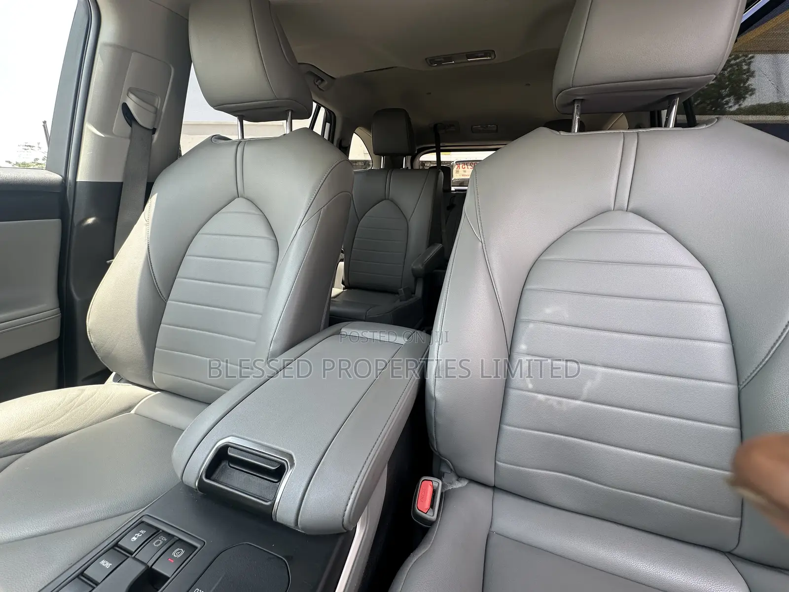Toyota Highlander XLE AWD 2023 White