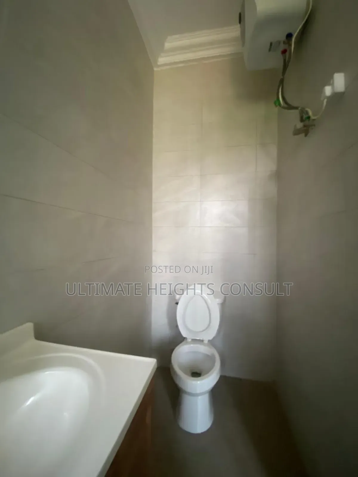 8bdrm House in Kwabenya Abuom for rent