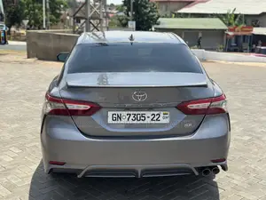 Toyota Camry SE (2.5L 4cyl 8A) 2019 Gray