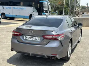 Toyota Camry SE (2.5L 4cyl 8A) 2019 Gray
