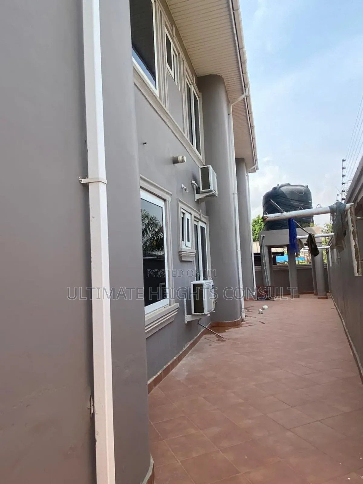5bdrm Apartment in Abuom, Kwabenya for rent