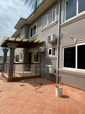 5bdrm Apartment in Abuom, Kwabenya for rent