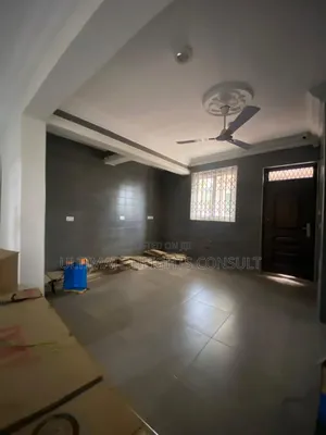 5bdrm Apartment in Abuom, Kwabenya for rent