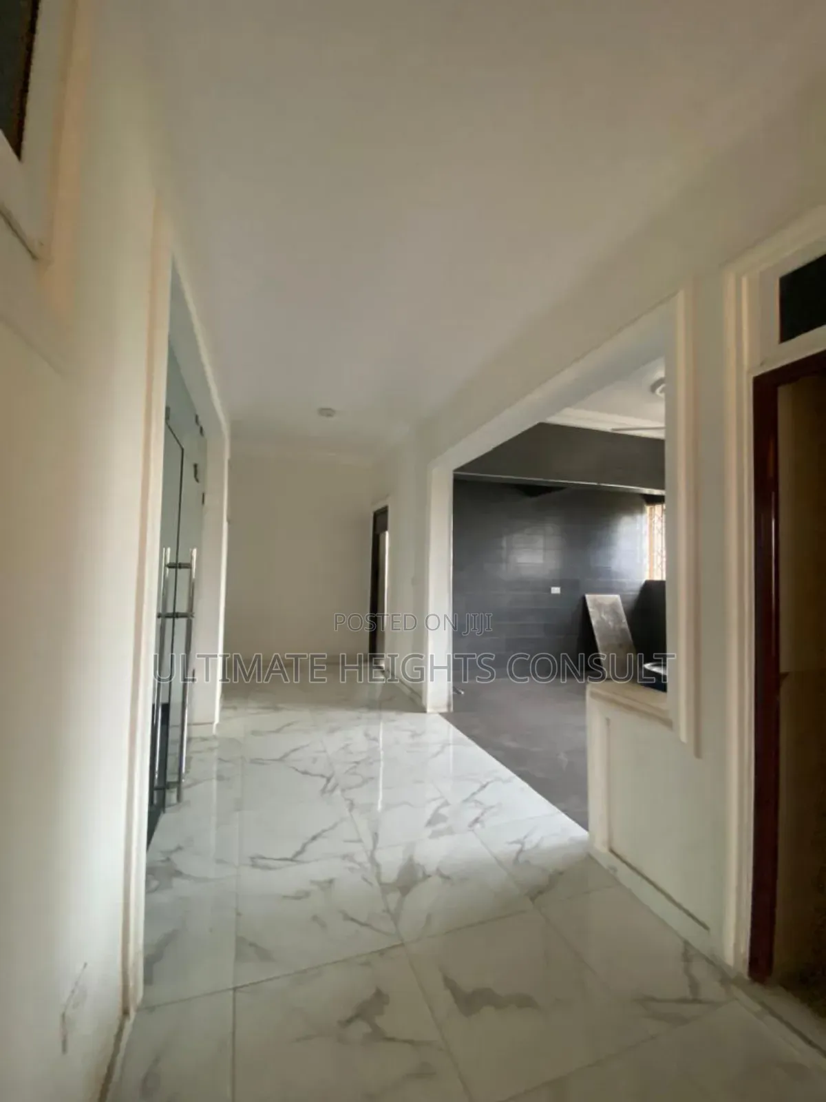 5bdrm Apartment in Abuom, Kwabenya for rent