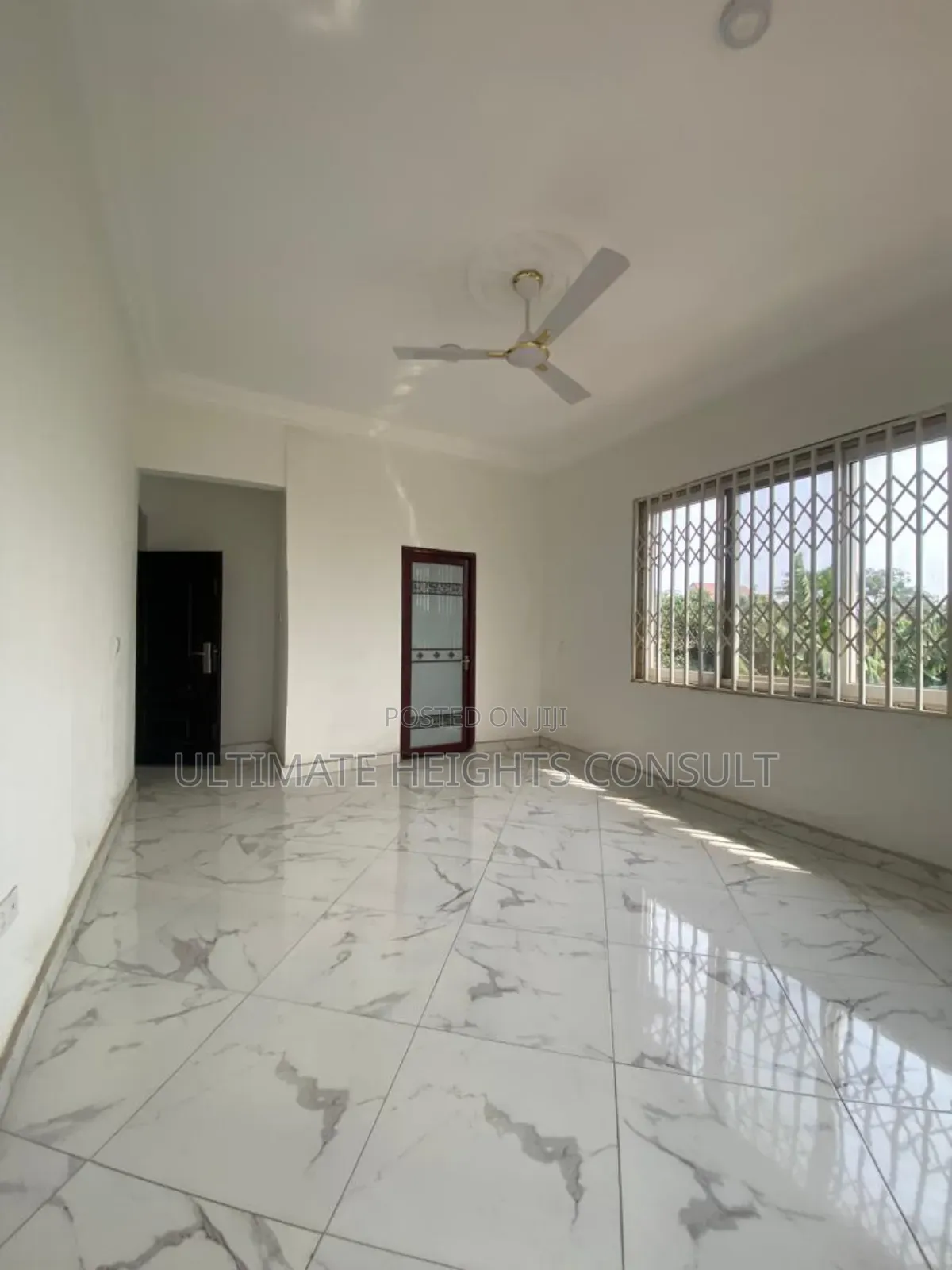 5bdrm Apartment in Abuom, Kwabenya for rent