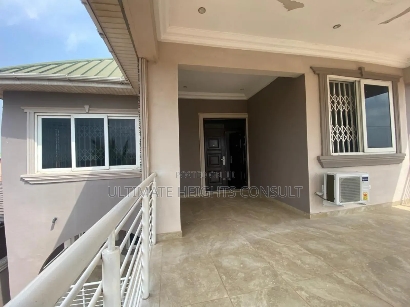 5bdrm Apartment in Abuom, Kwabenya for rent