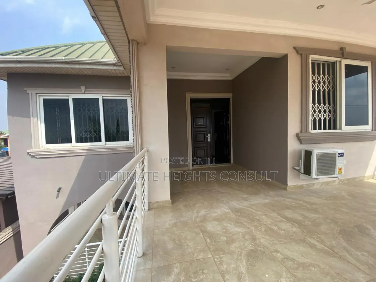 5bdrm Apartment in Abuom, Kwabenya for rent