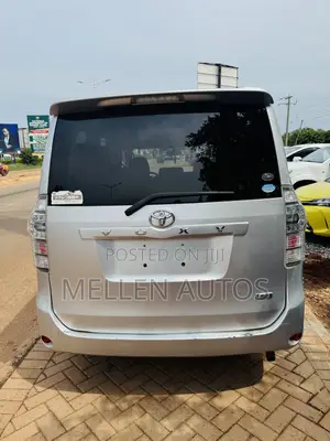 Toyota Voxy 2013 Silver