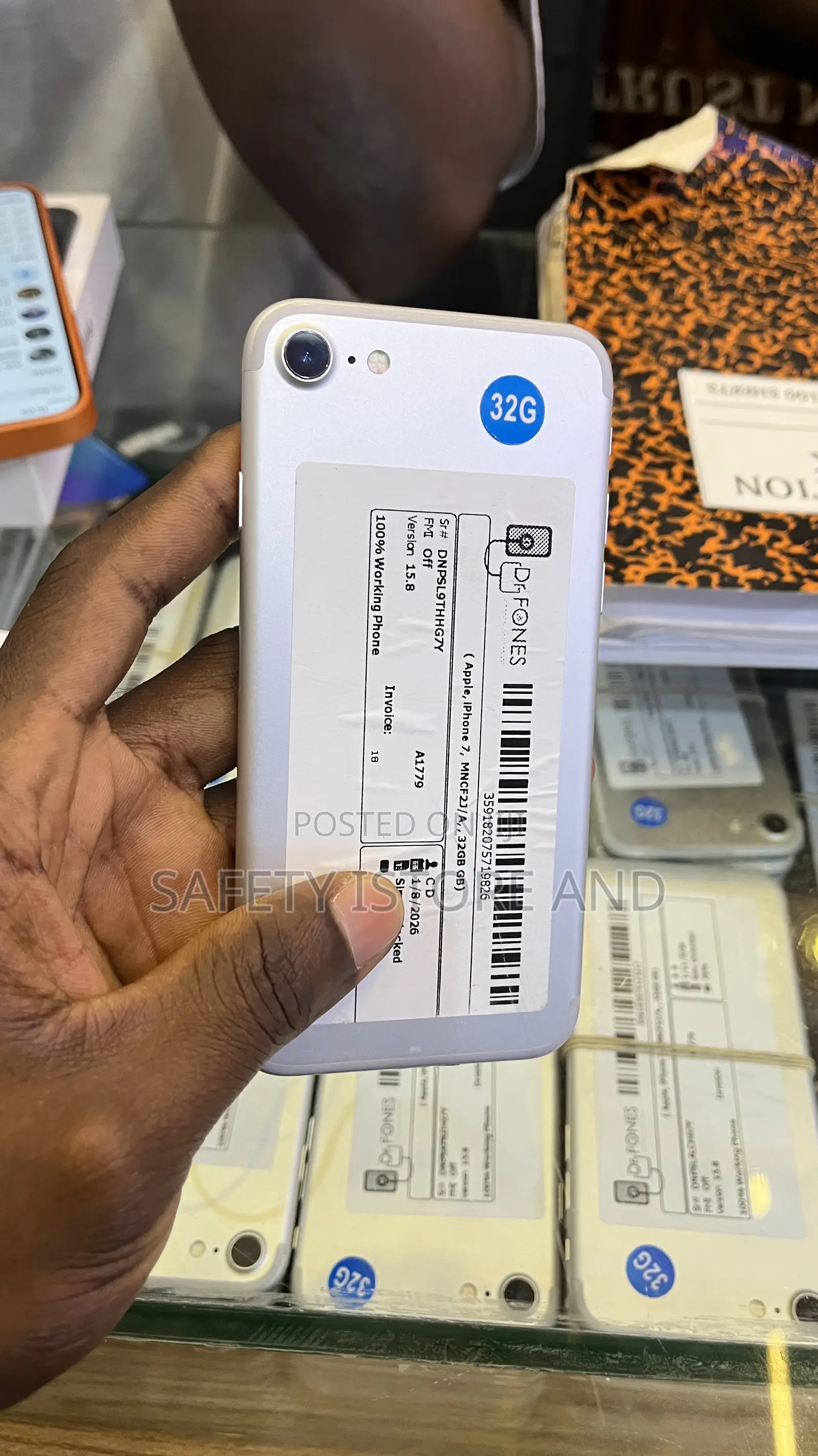 New Apple iPhone 7 32 GB Silver
