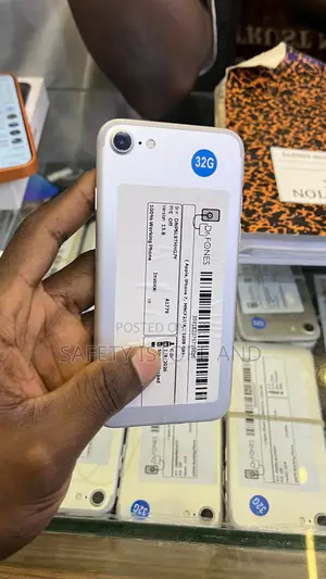 New Apple iPhone 7 32 GB Silver