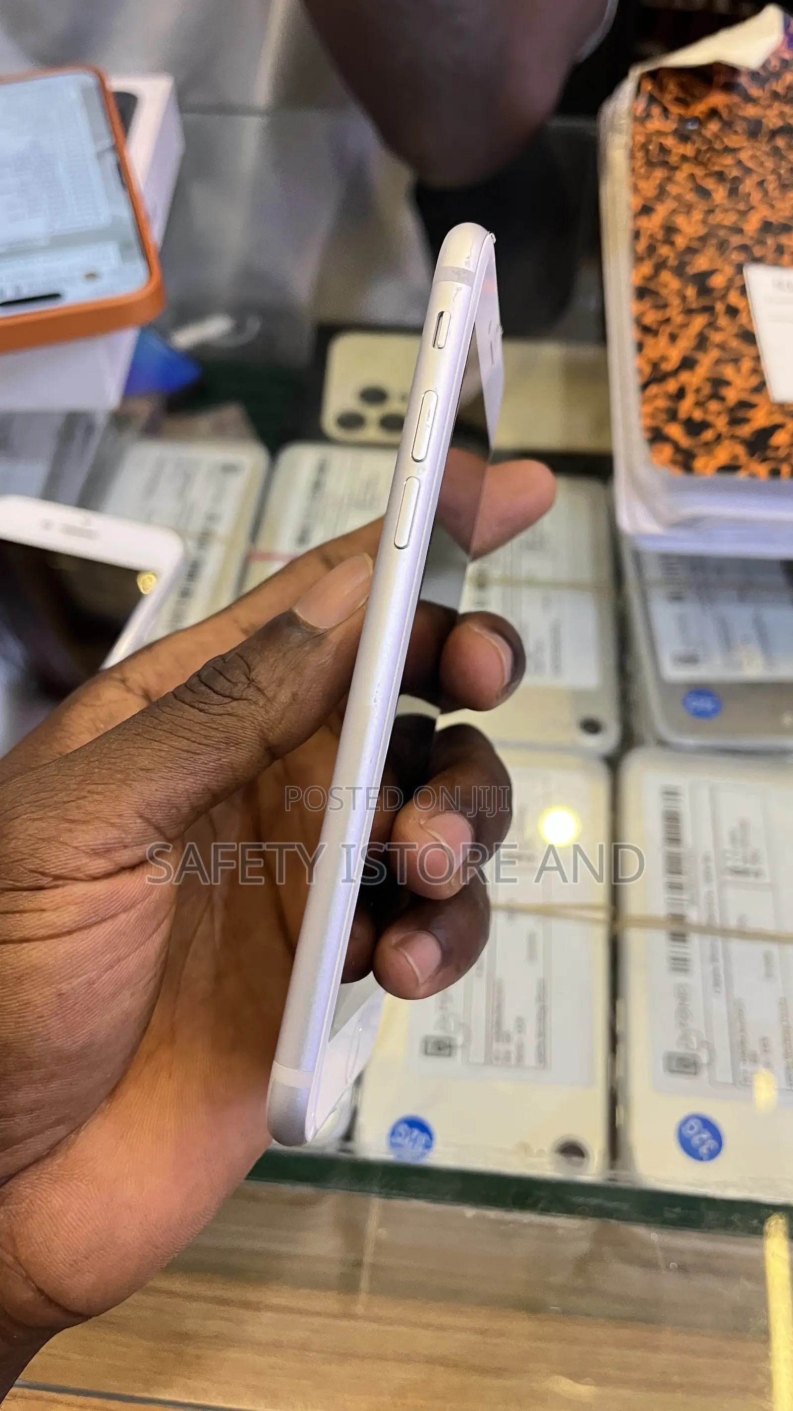 New Apple iPhone 7 32 GB Silver