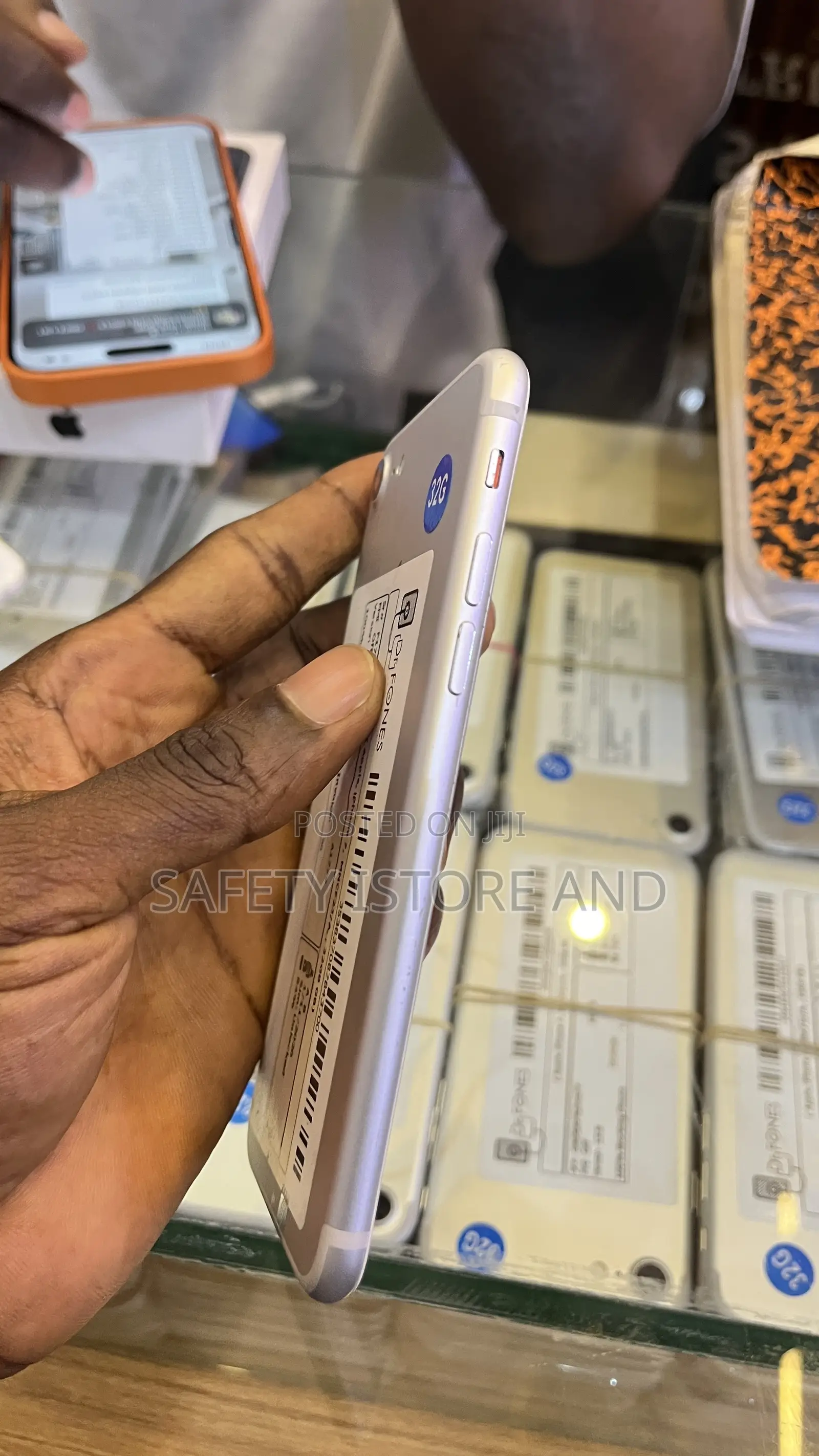New Apple iPhone 7 32 GB Silver
