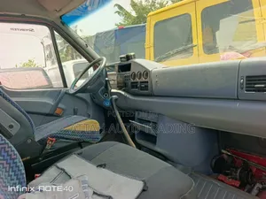 Mercedes-Benz Sprinter 2000 Red