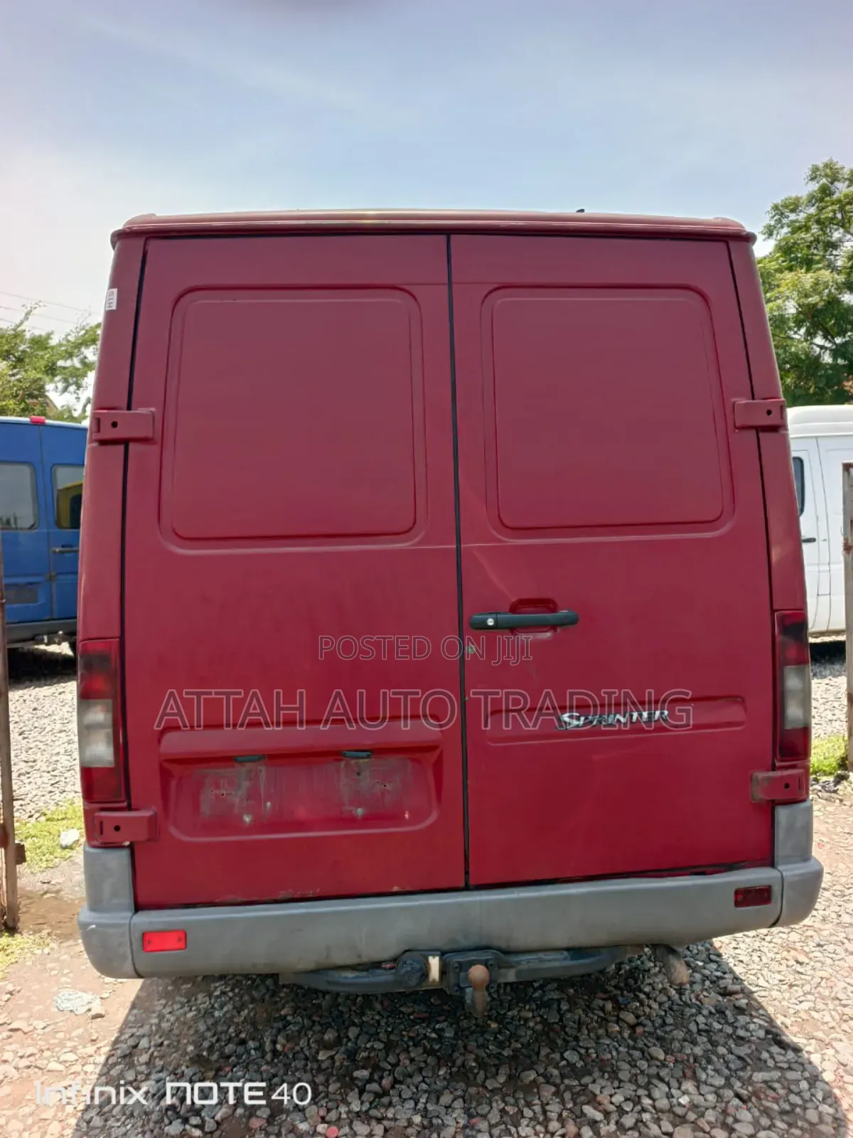 Mercedes-Benz Sprinter 2000 Red