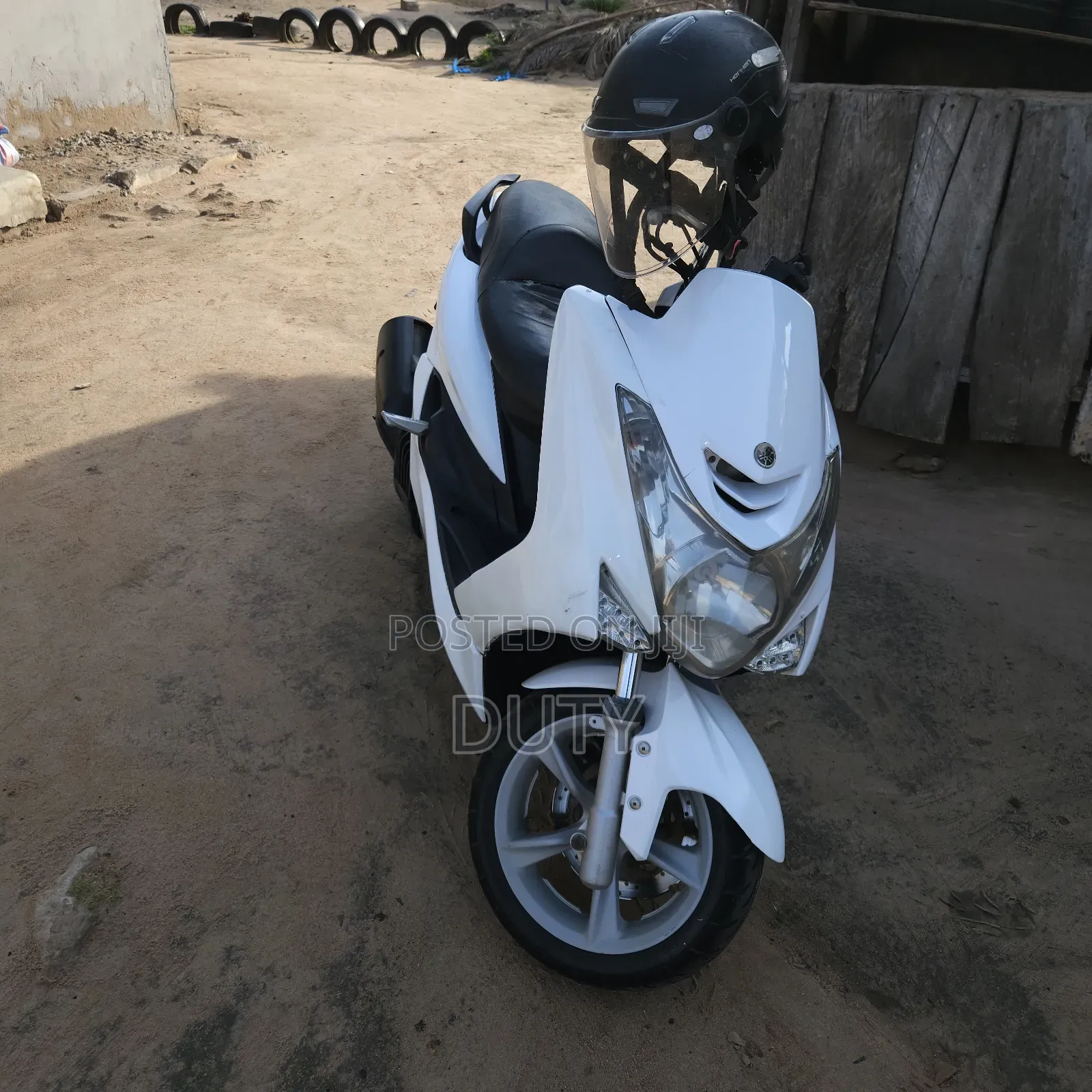 Yamaha Majesty 2017 White