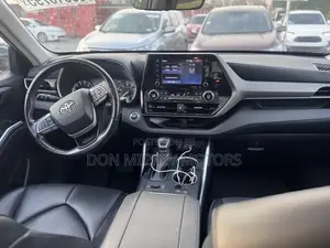 Toyota Highlander XLE 2022 Gray