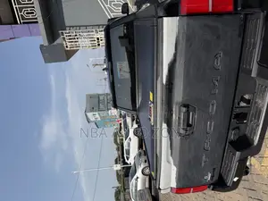 Toyota Tacoma 2012-25 Bucket Cover Roller Type