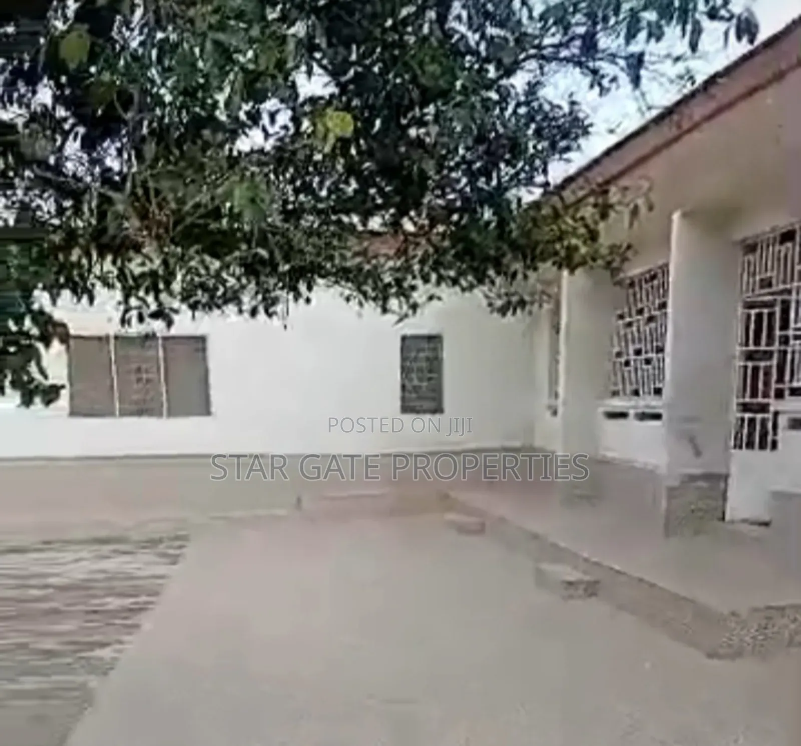 5bdrm House in Tafo Government, Kumasi Metropolitan for sale