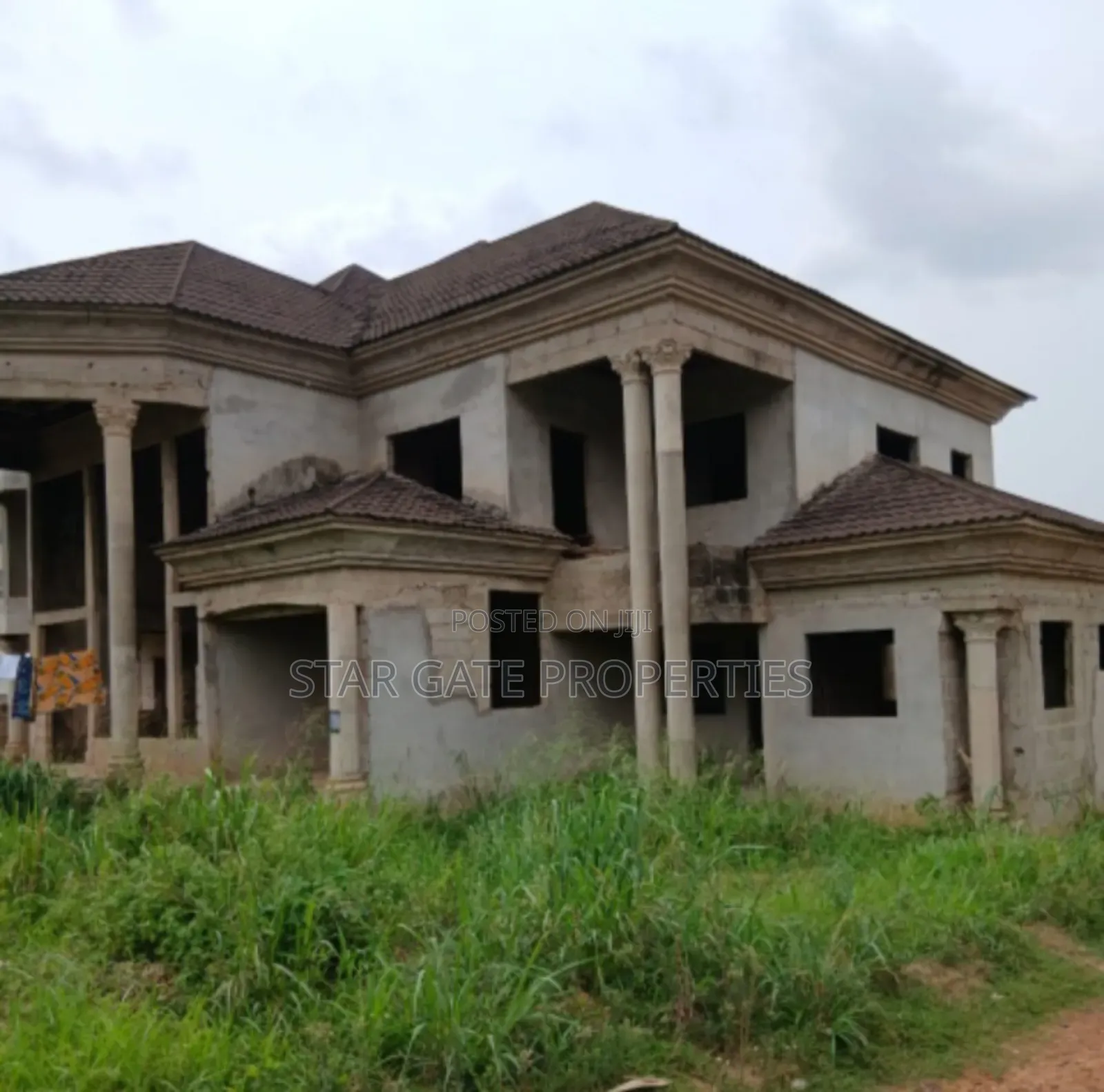7bdrm House in Kwadaso Hilltop, Kumasi Metropolitan for sale