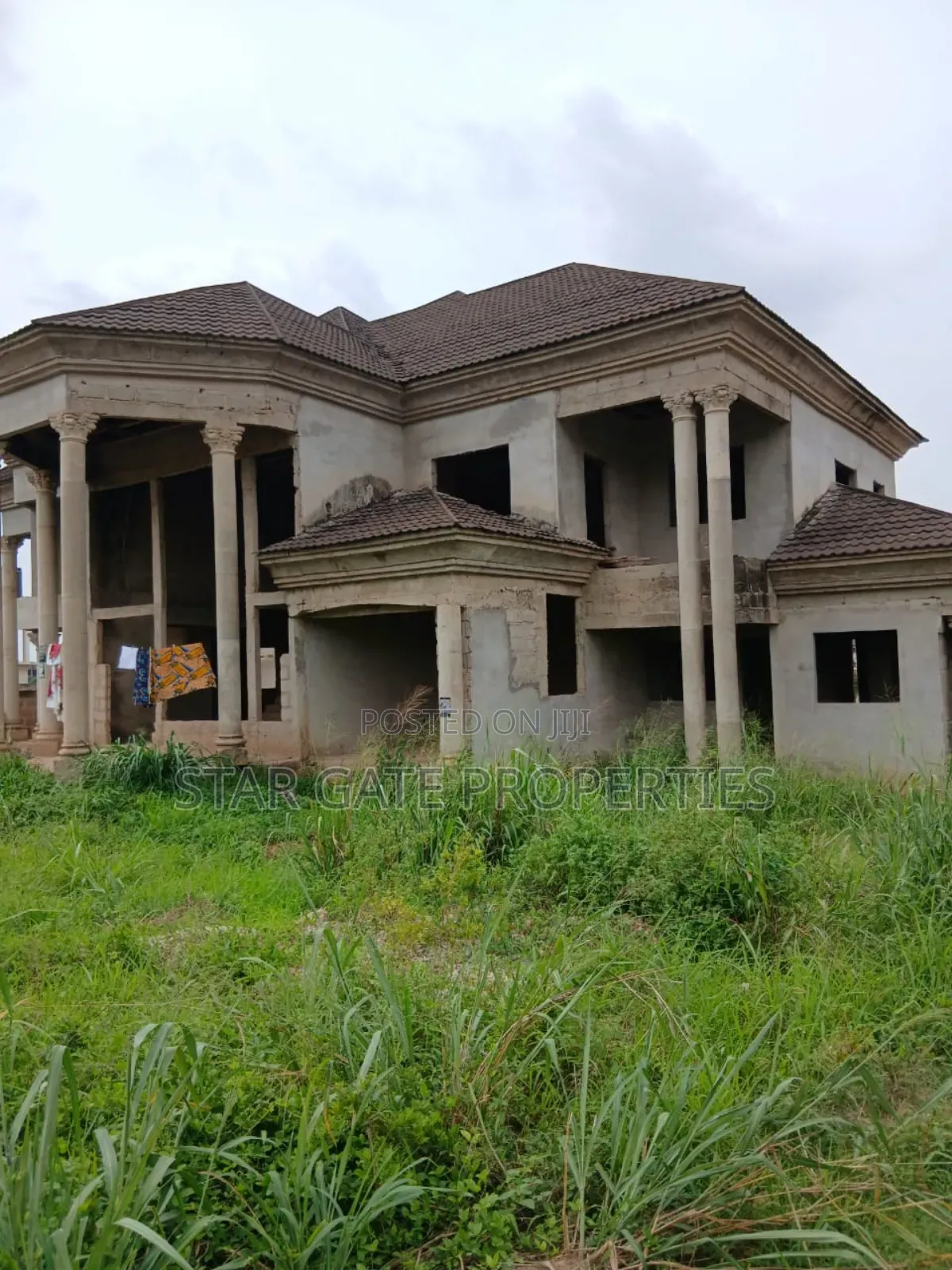 7bdrm House in Kwadaso Hilltop, Kumasi Metropolitan for sale