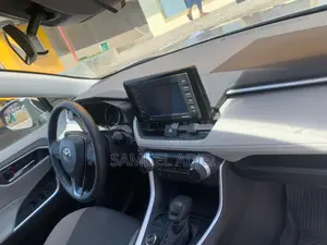 Toyota RAV4 2022 Silver