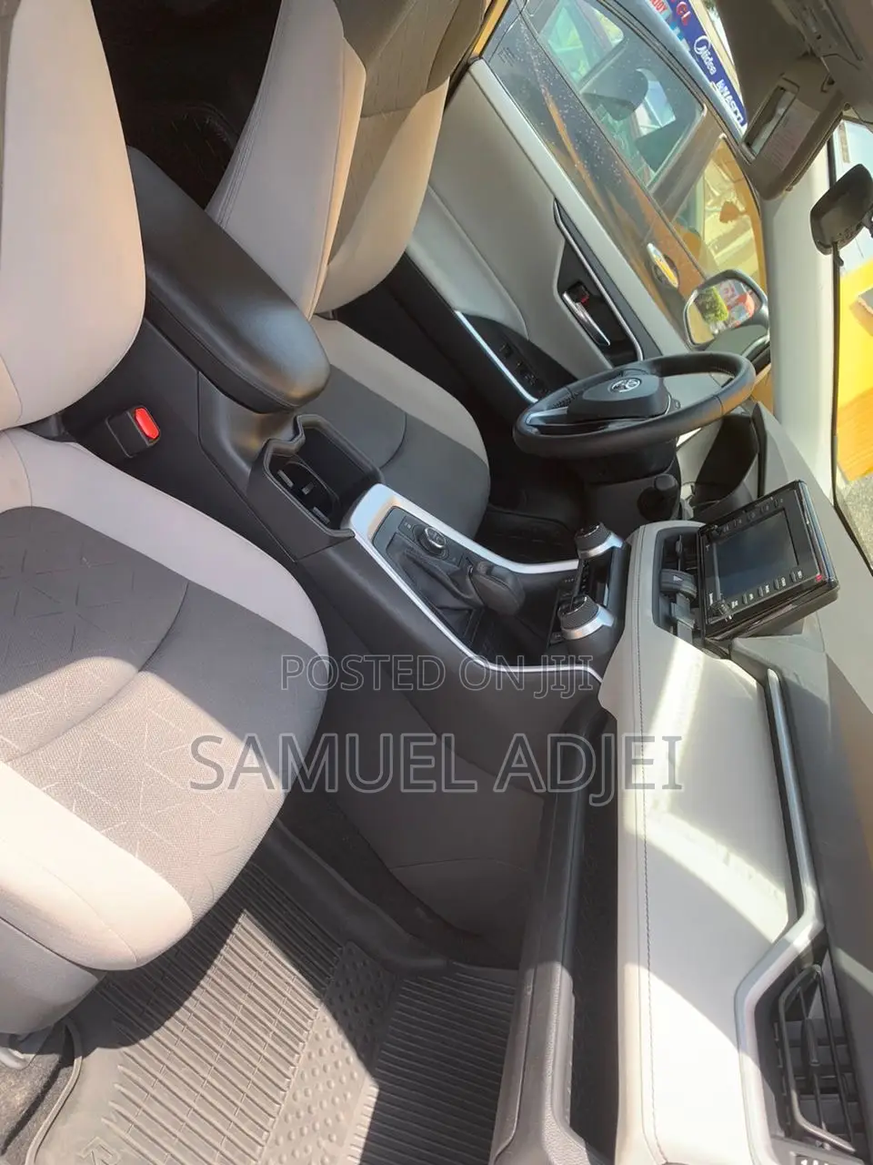 Toyota RAV4 2022 Silver