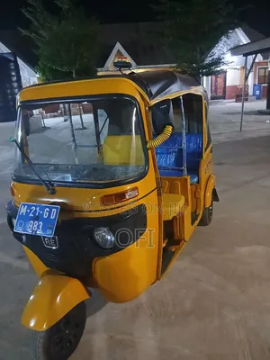 Bajaj RE 2021 Yellow