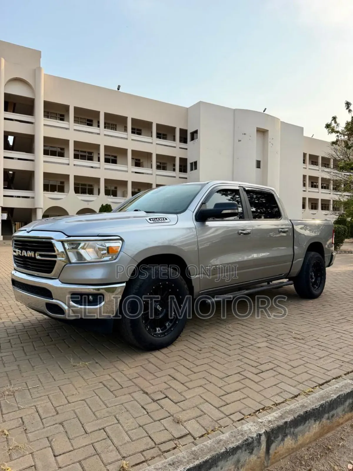 Dodge RAM 1500 5.7 Petrol RWD 2019 Silver