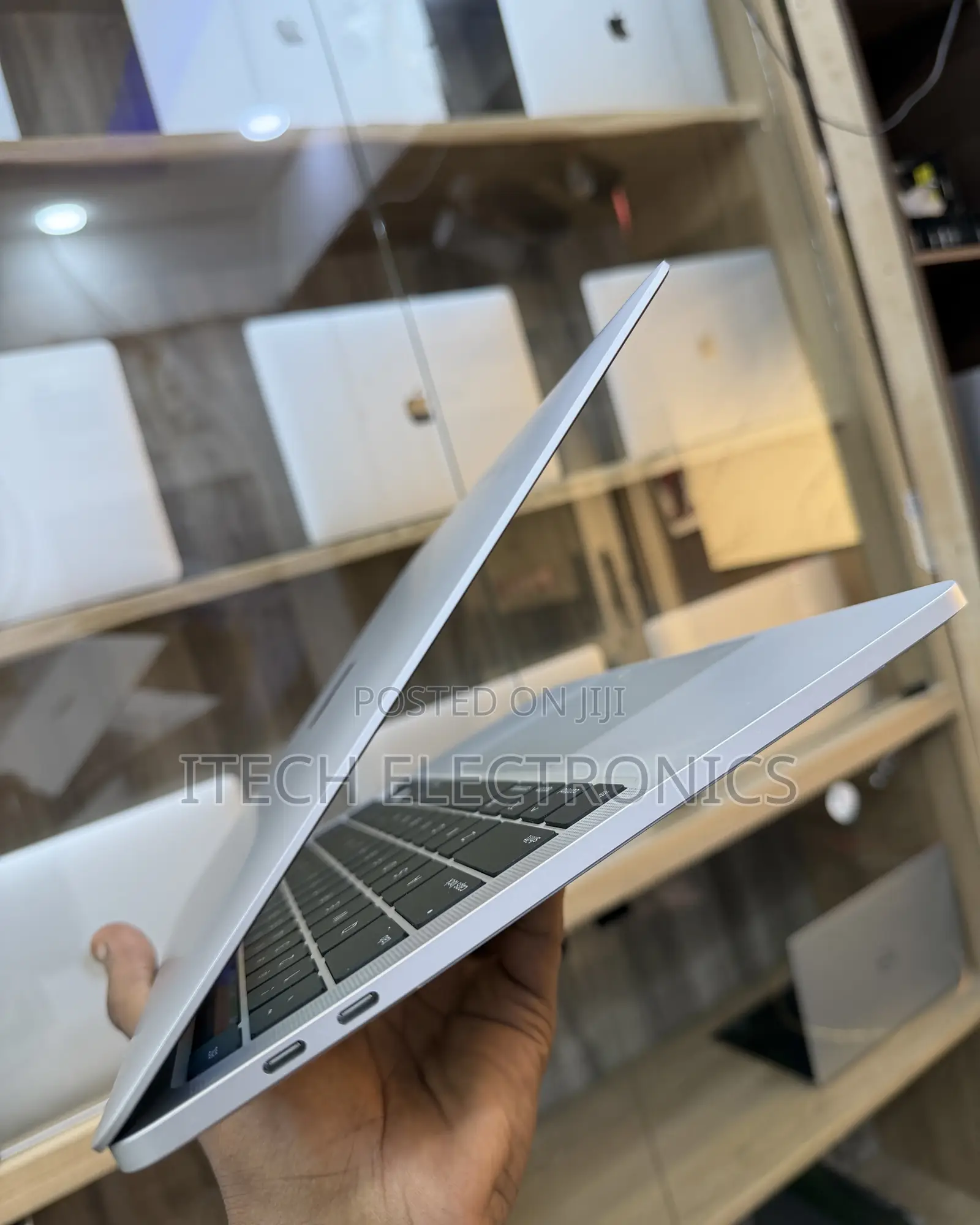 Laptop Apple MacBook Pro 2020 32GB Intel Core i7 SSD 512GB
