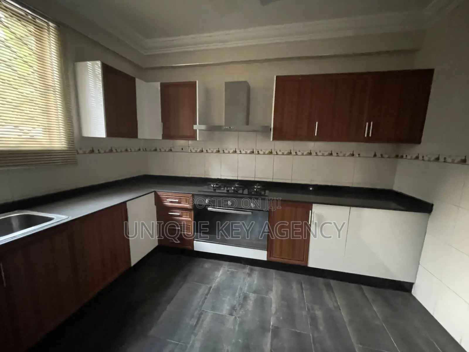 4bdrm House in Unique Key Agency, Airport Residential Area for rent