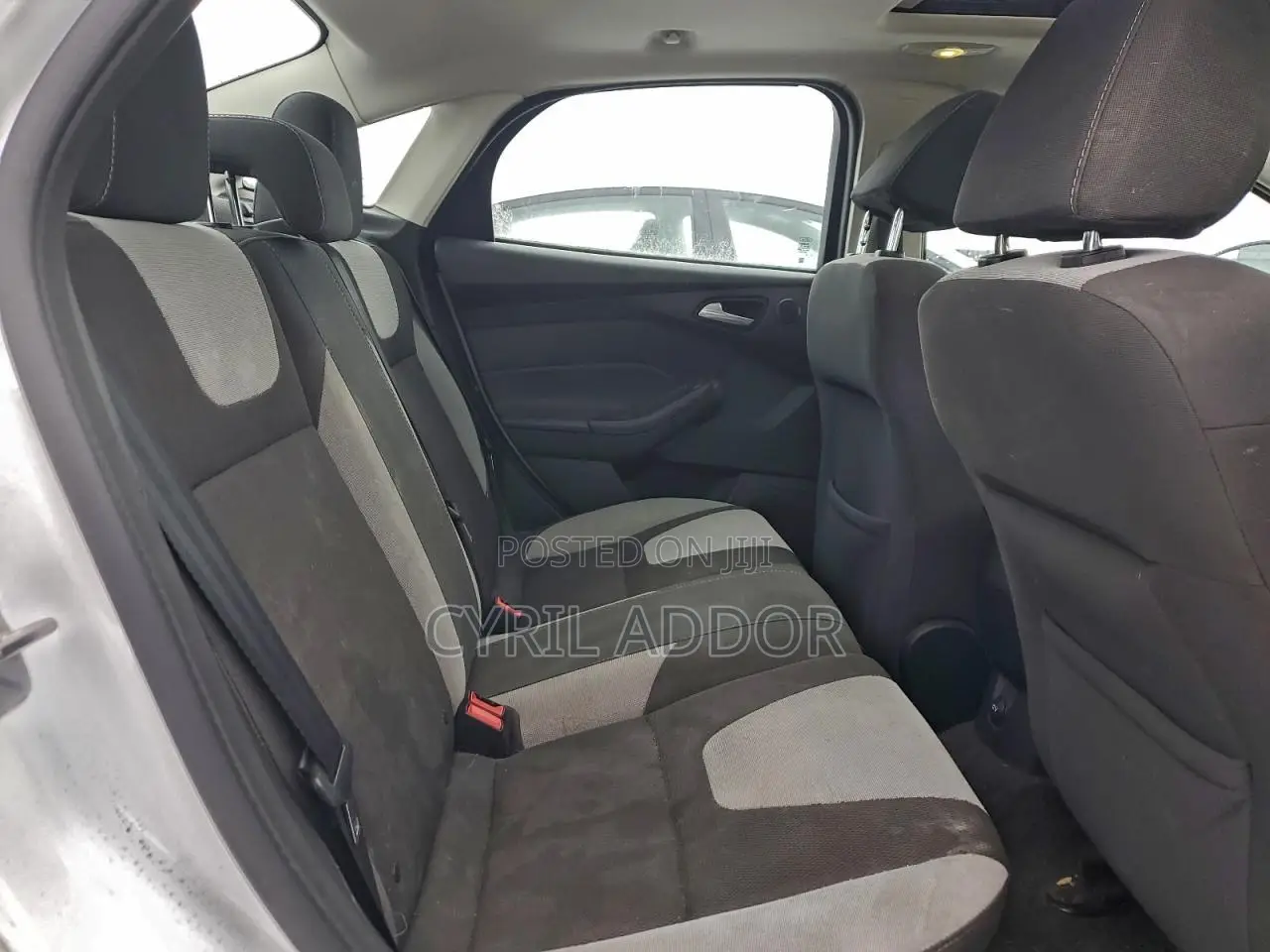 Ford Focus SE Sedan FWD (2.0L 4cyl 5M) 2013 White