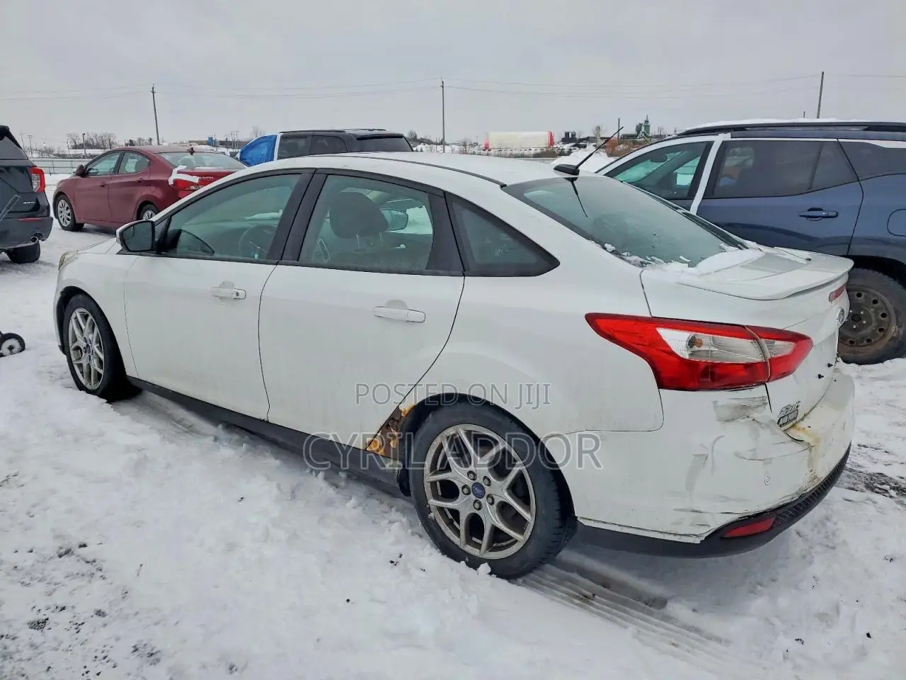 Ford Focus SE Sedan FWD (2.0L 4cyl 5M) 2013 White