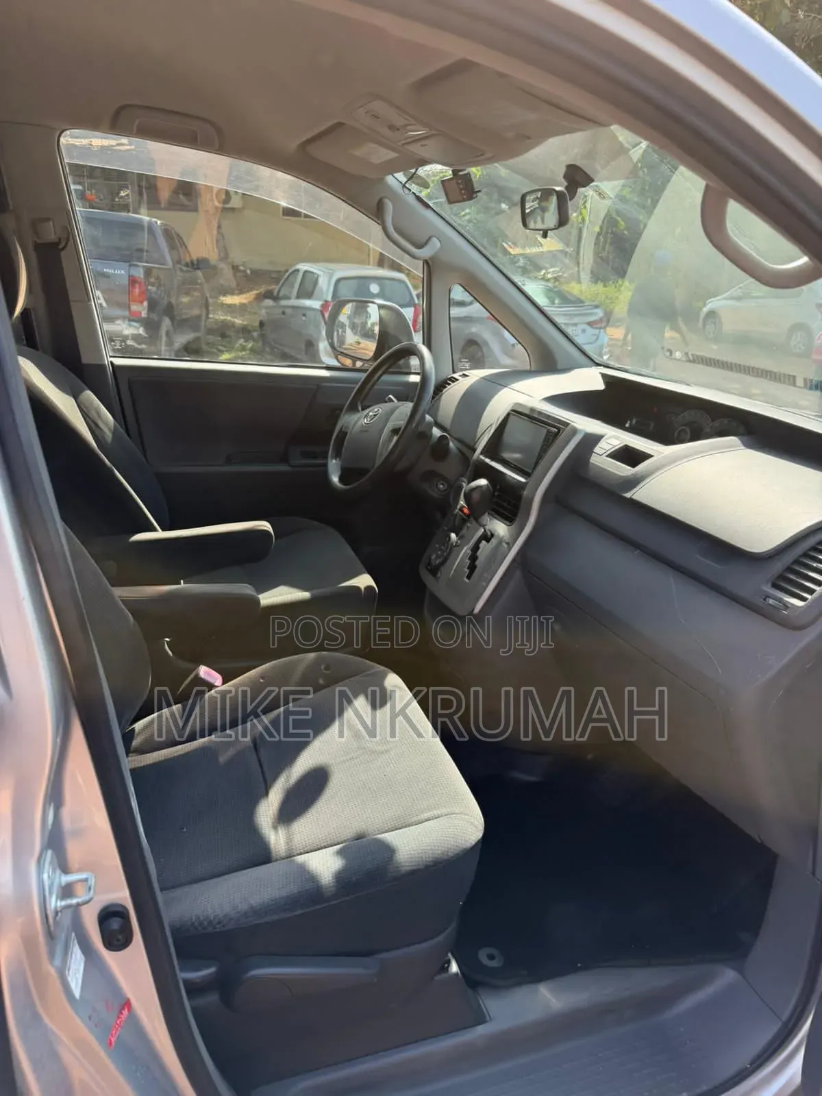Toyota Voxy 2012 Silver