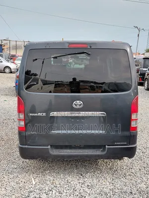 Toyota HiAce 2010 Beige