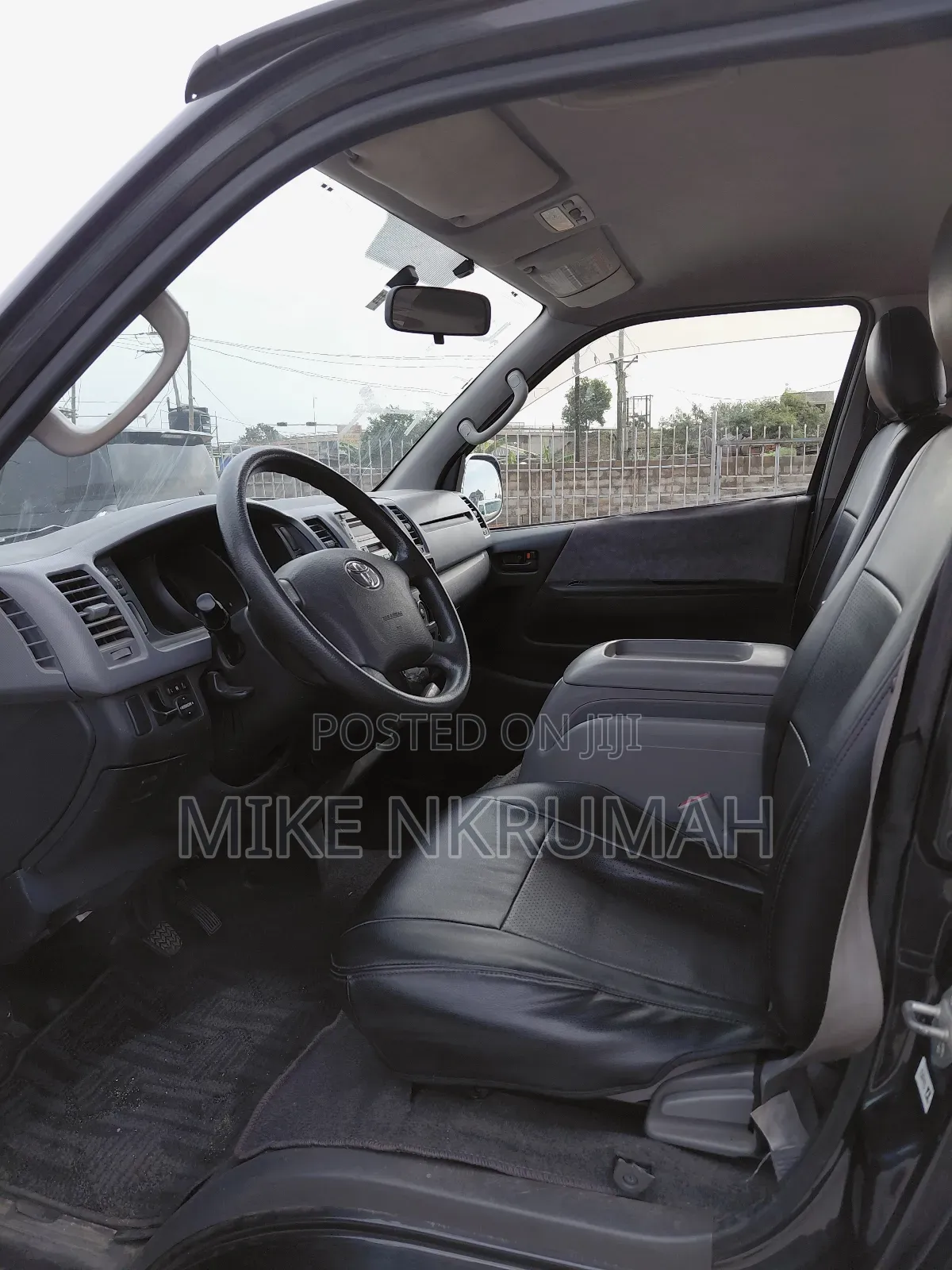 Toyota HiAce 2010 Beige