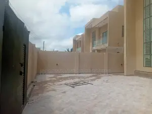5bdrm Duplex in Ashongman Estate, Kwabenya for sale