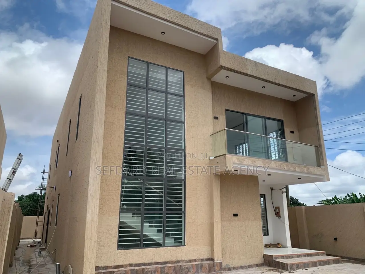 5bdrm Duplex in Ashomang Estate for sale