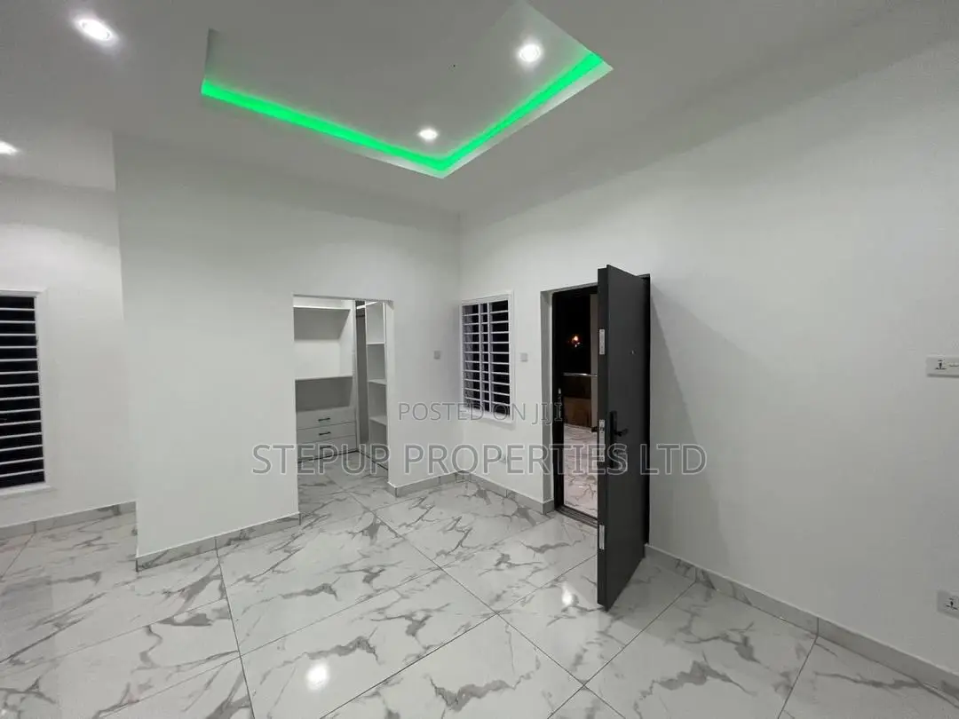 5bdrm House in Achimota for sale