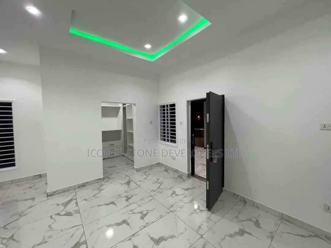 5bdrm House in Achimota for sale