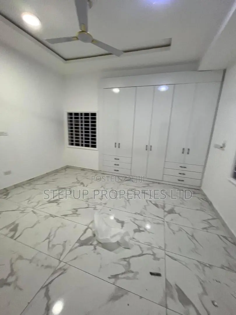 5bdrm House in Achimota for sale