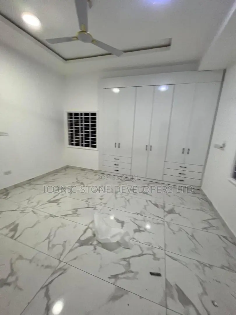 5bdrm House in Achimota for sale