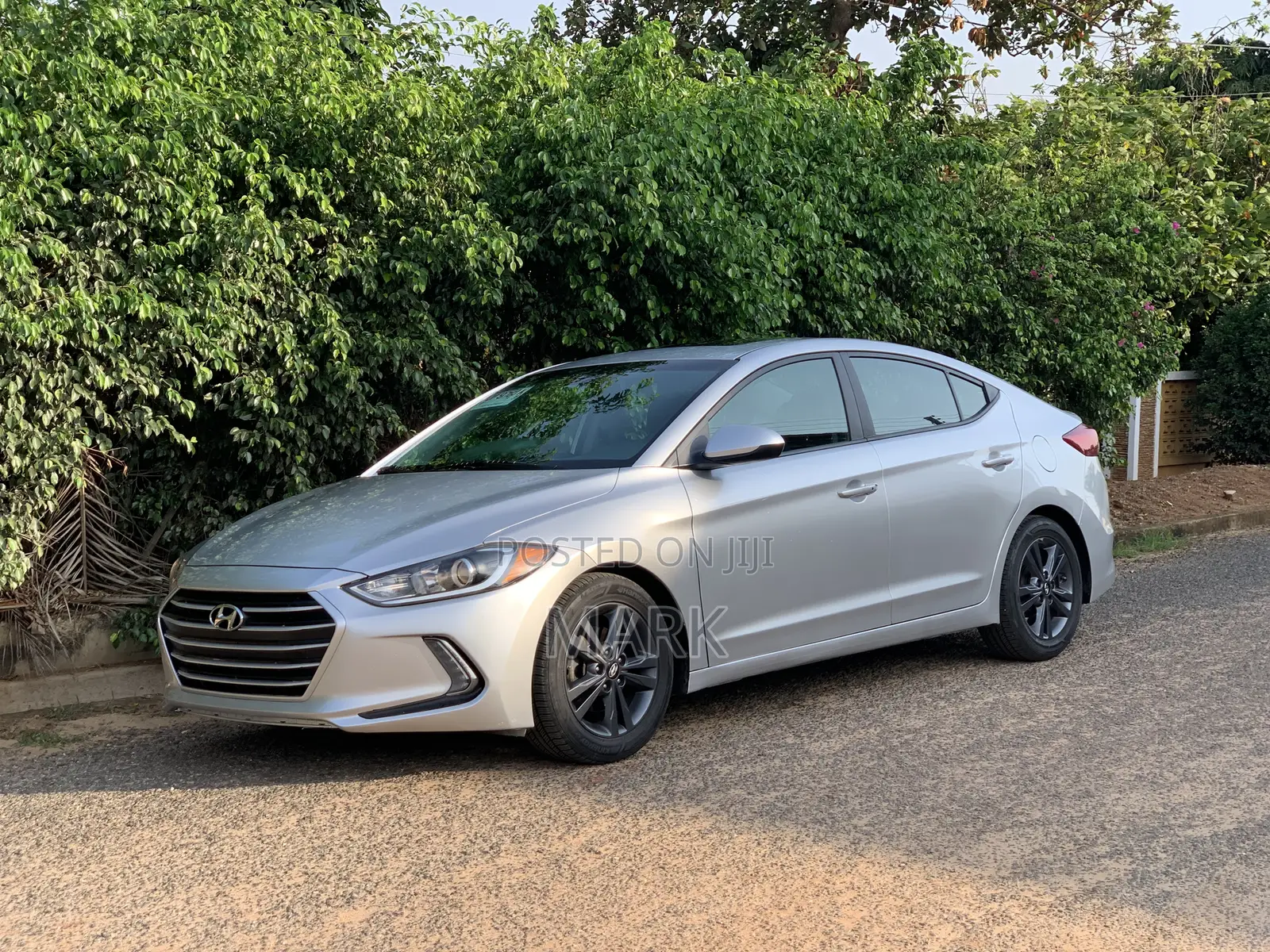 Hyundai Elantra Limited Sedan FWD (2.0L 4cyl 6A) 2017 Silver