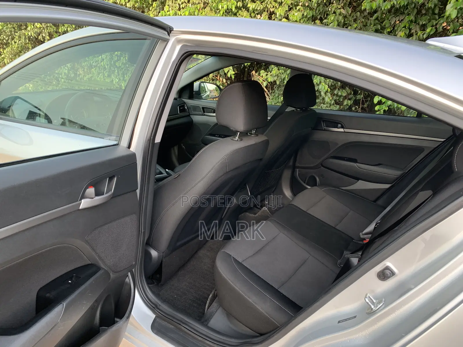 Hyundai Elantra Limited Sedan FWD (2.0L 4cyl 6A) 2017 Silver