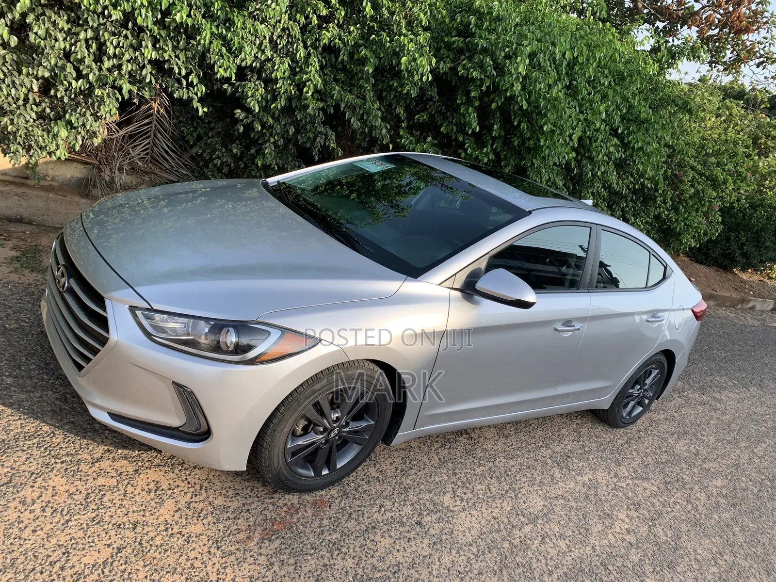 Hyundai Elantra Limited Sedan FWD (2.0L 4cyl 6A) 2017 Silver