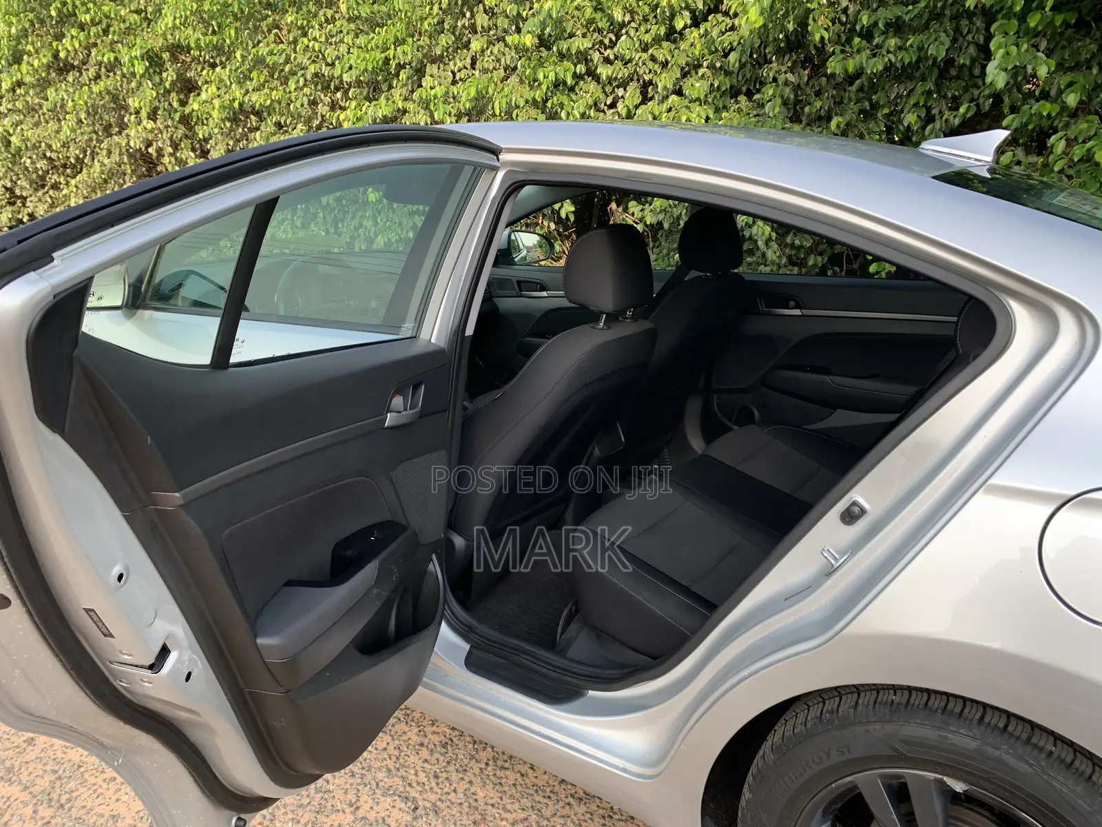 Hyundai Elantra Limited Sedan FWD (2.0L 4cyl 6A) 2017 Silver