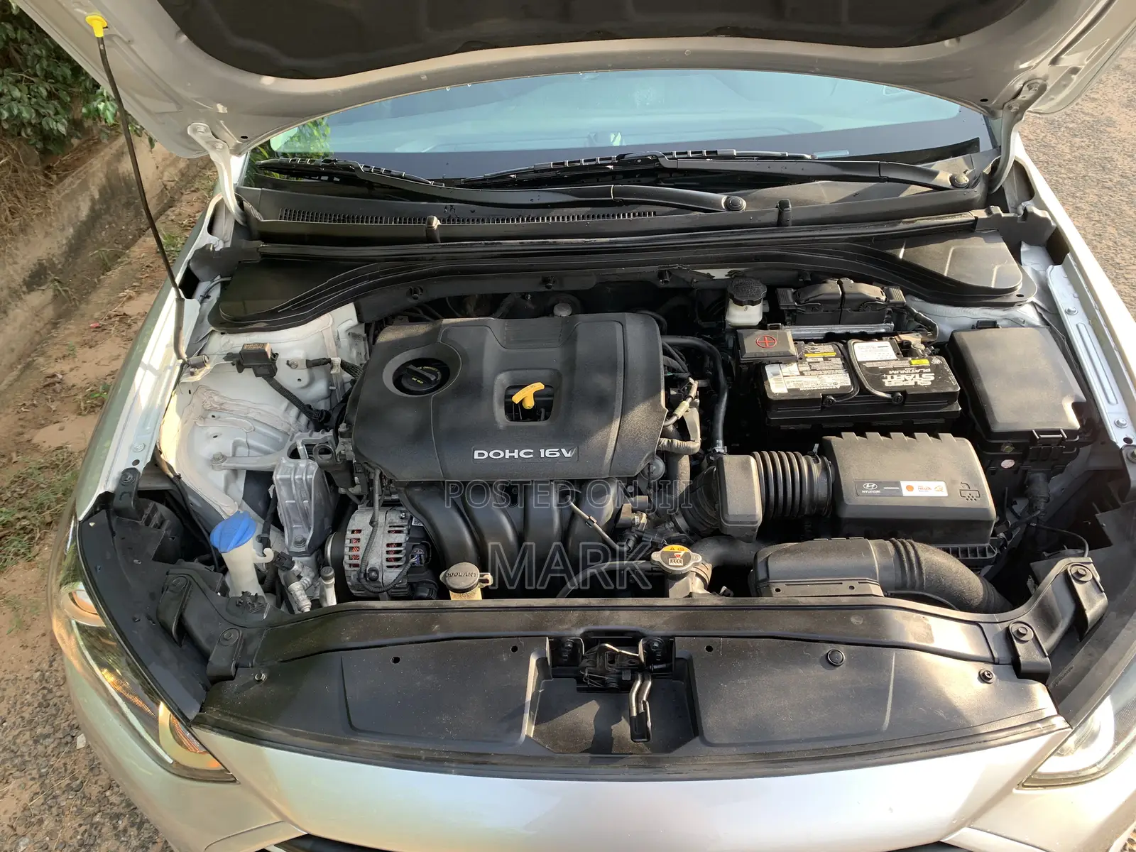Hyundai Elantra Limited Sedan FWD (2.0L 4cyl 6A) 2017 Silver