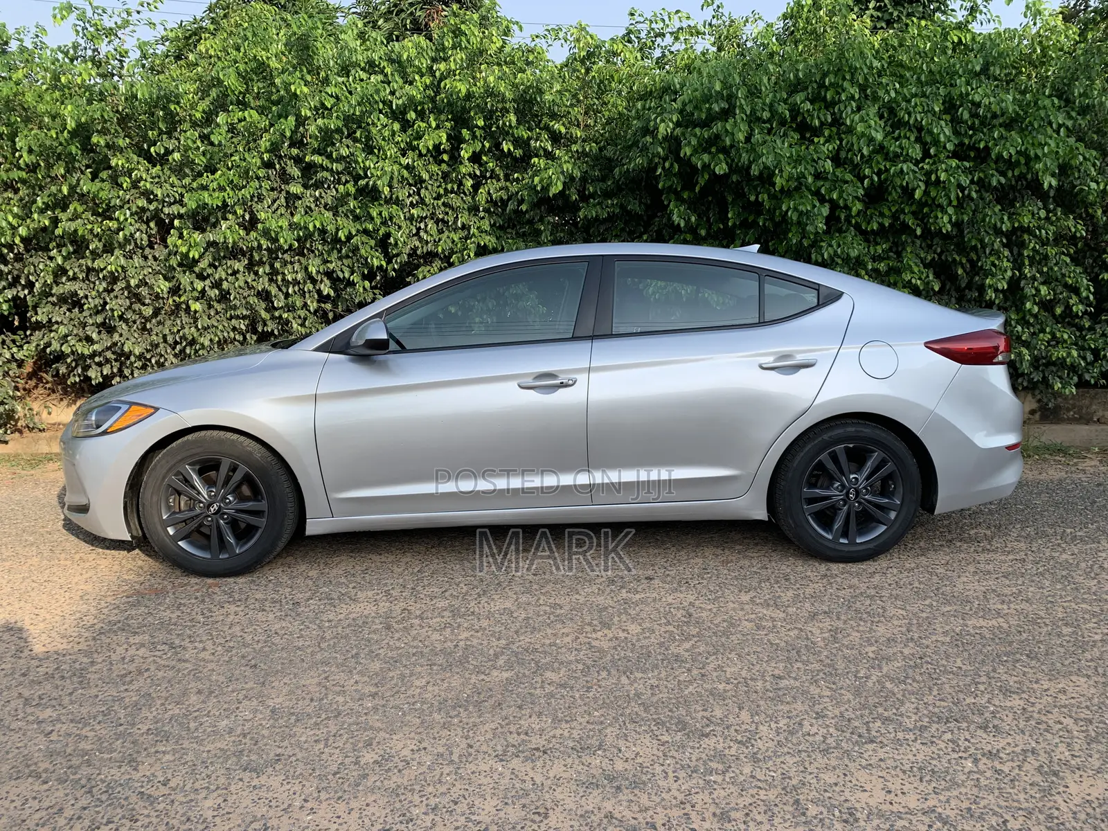 Hyundai Elantra Limited Sedan FWD (2.0L 4cyl 6A) 2017 Silver
